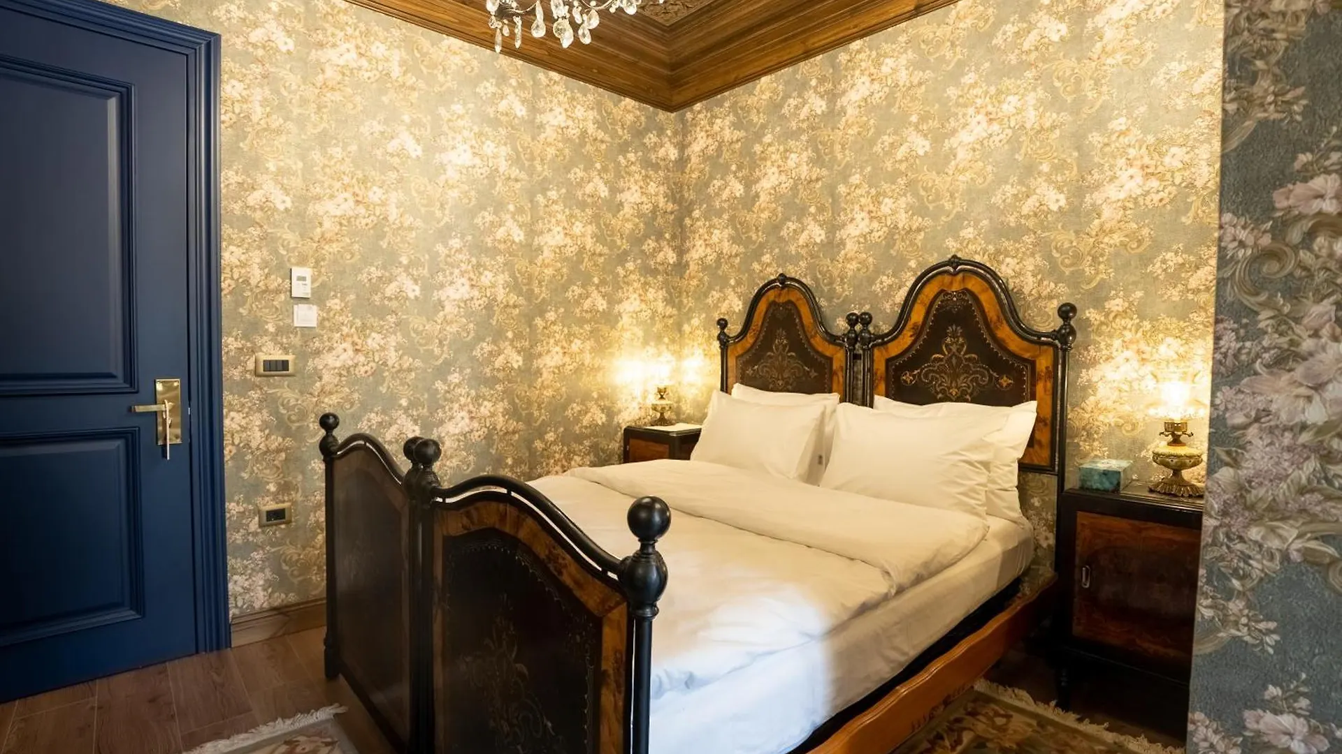 Castle Boutique Hotel 地拉那