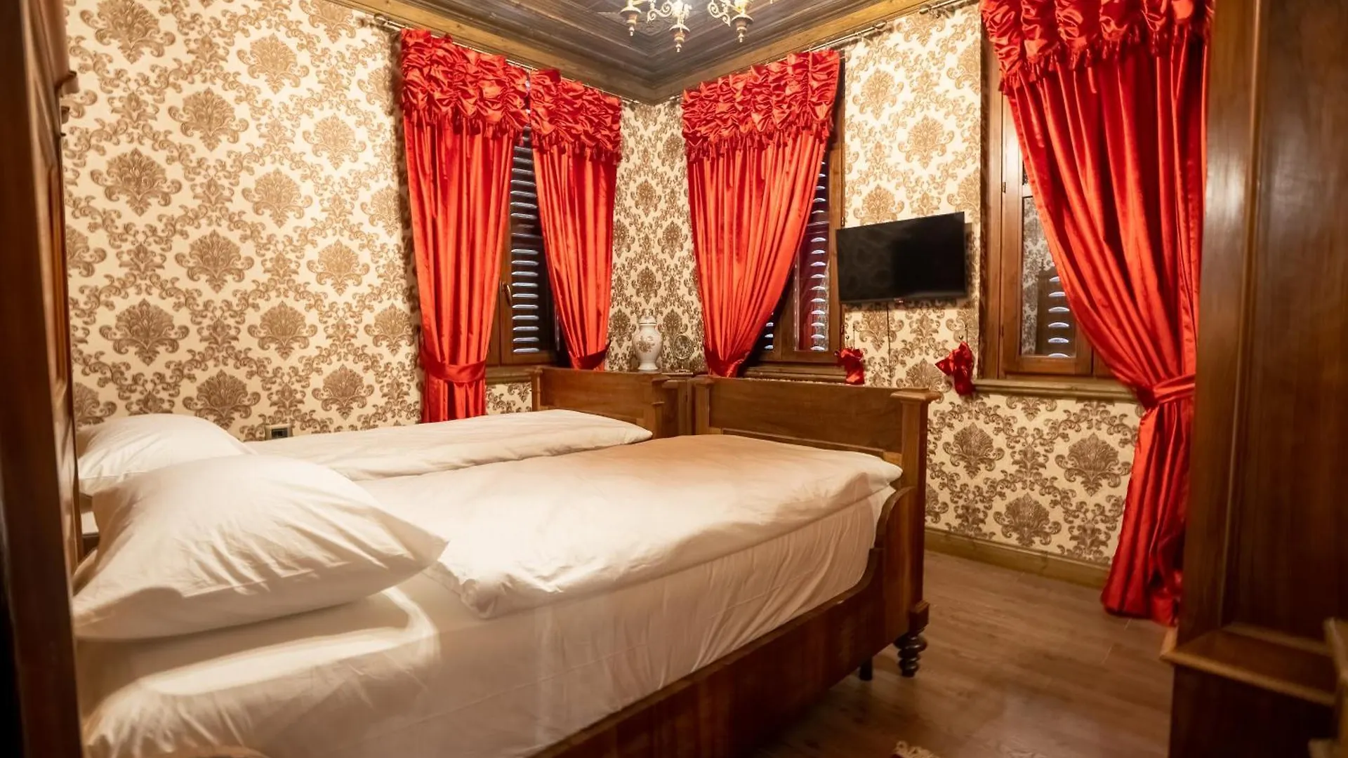 Castle Boutique Hotel 地拉那