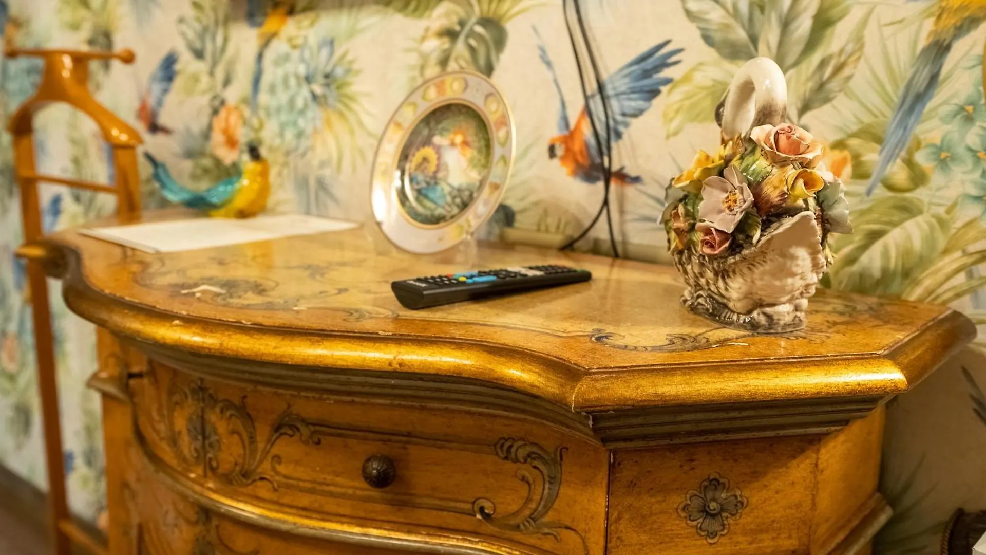 Castle Boutique Hotel 地拉那