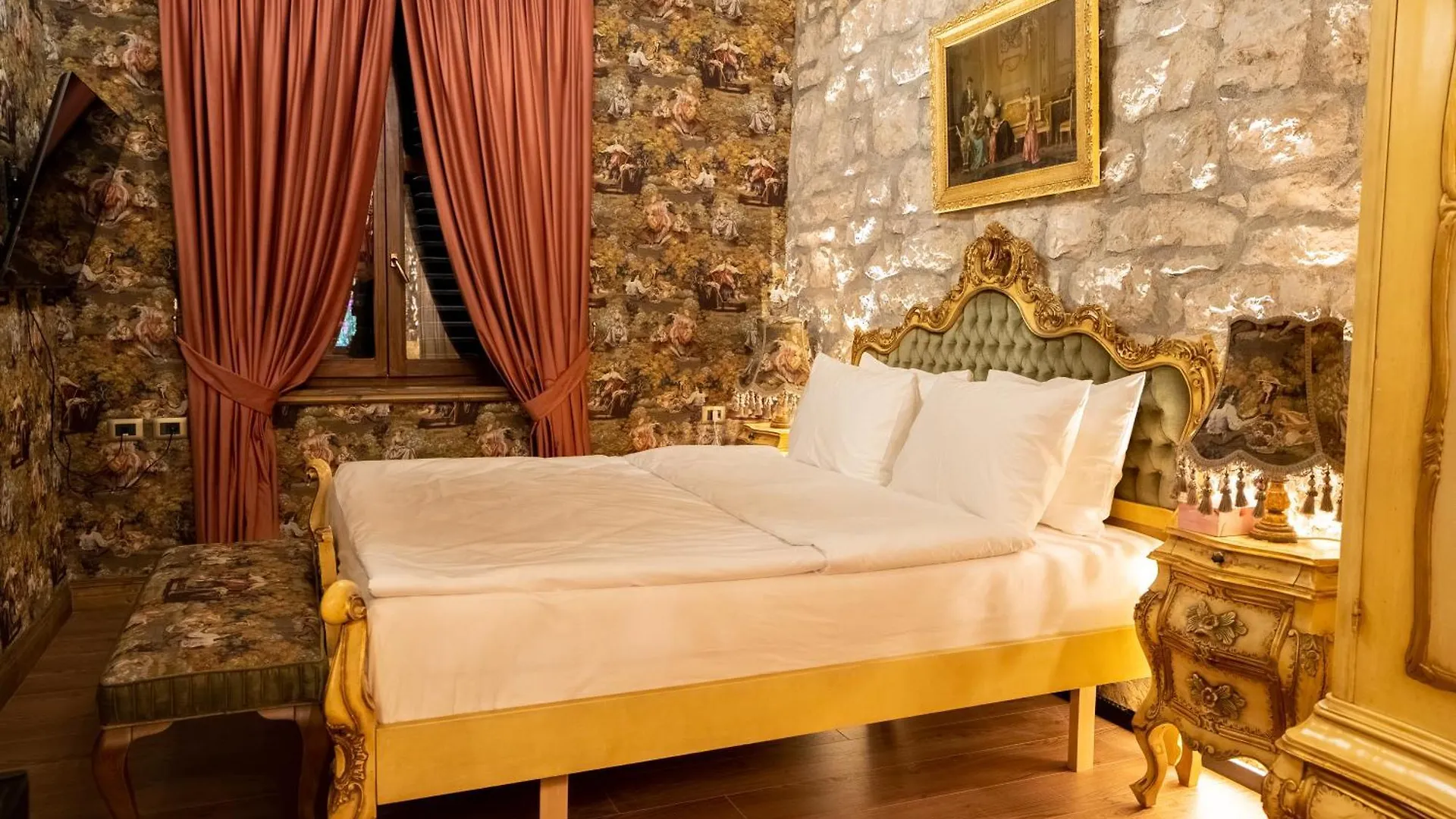 Castle Boutique Hotel 地拉那