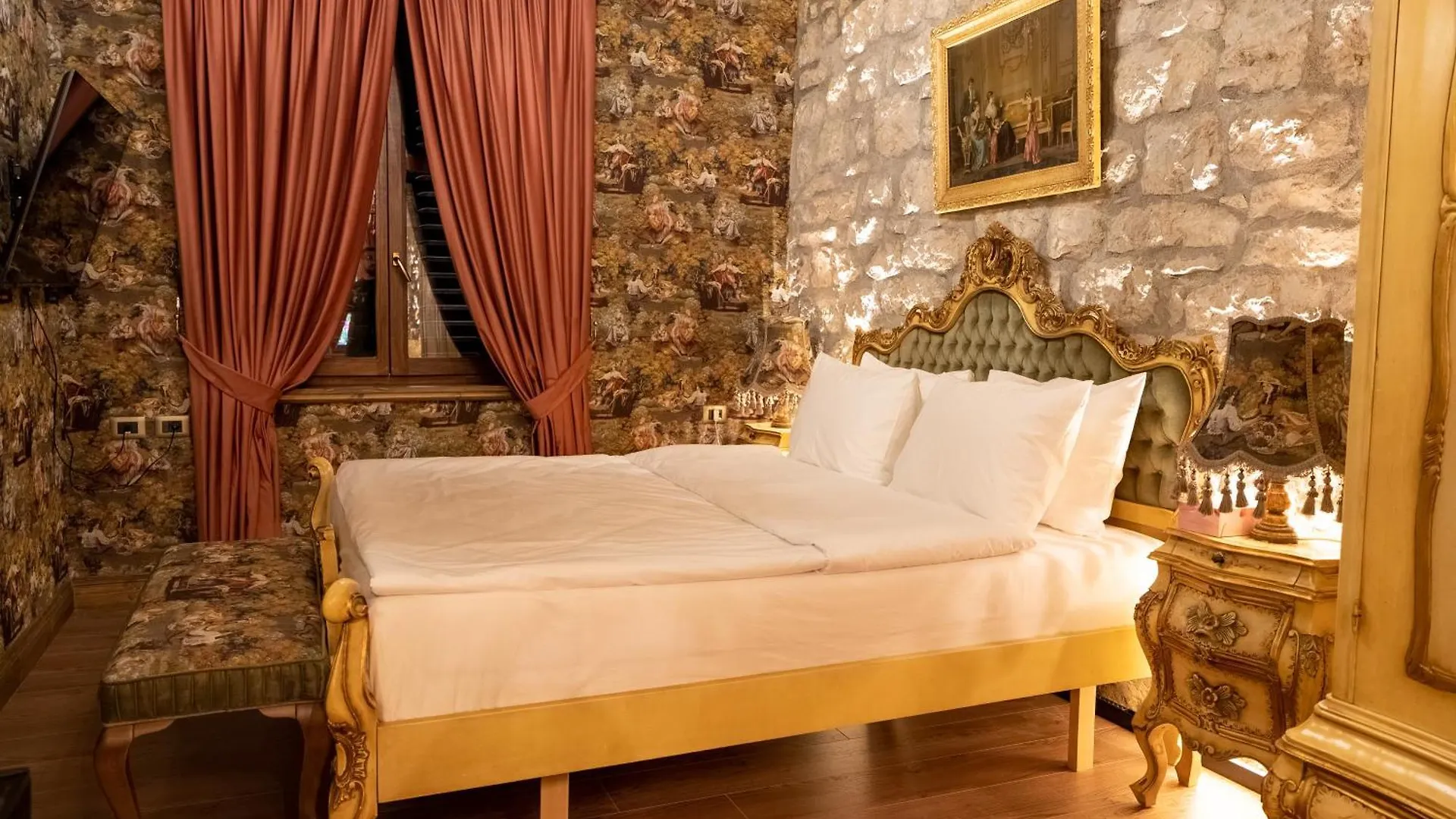 Castle Boutique Hotel 地拉那