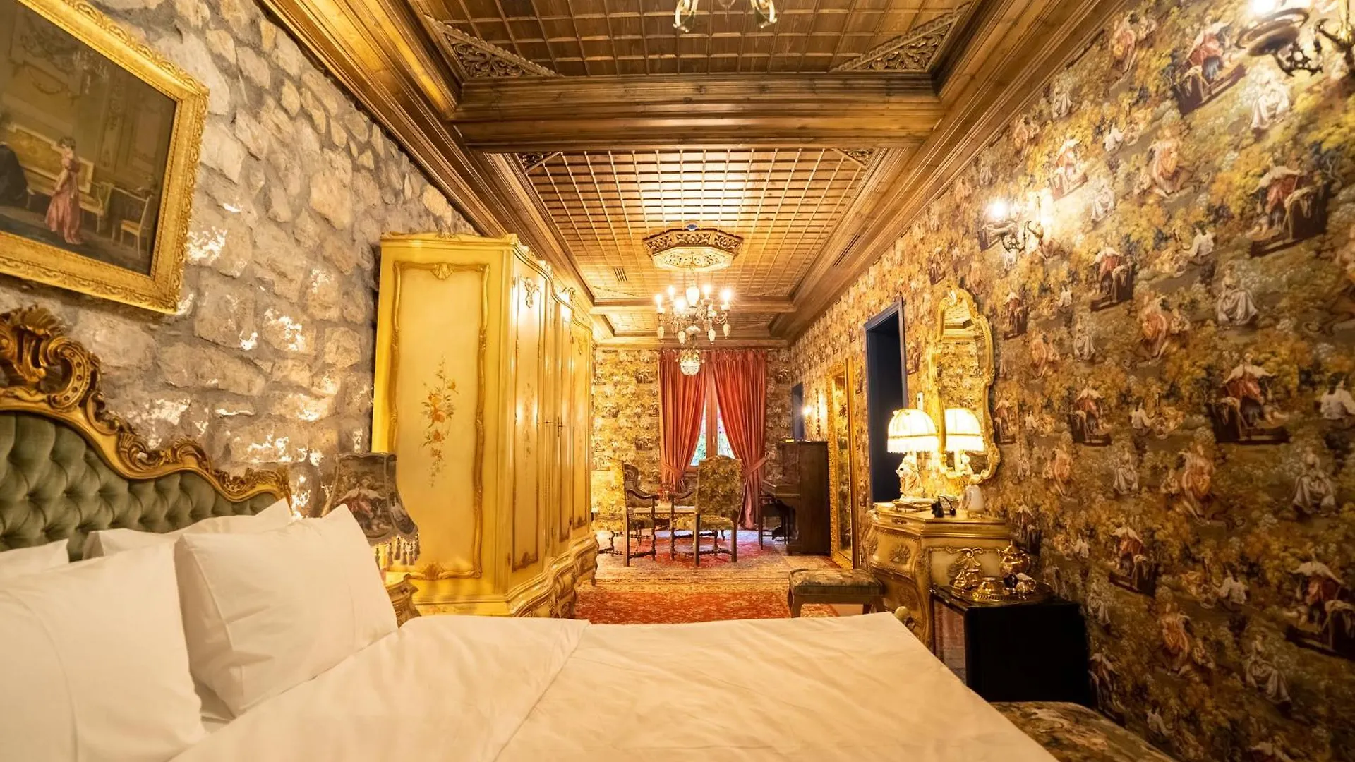 Castle Boutique Hotel Tirana 0*,  Albánie