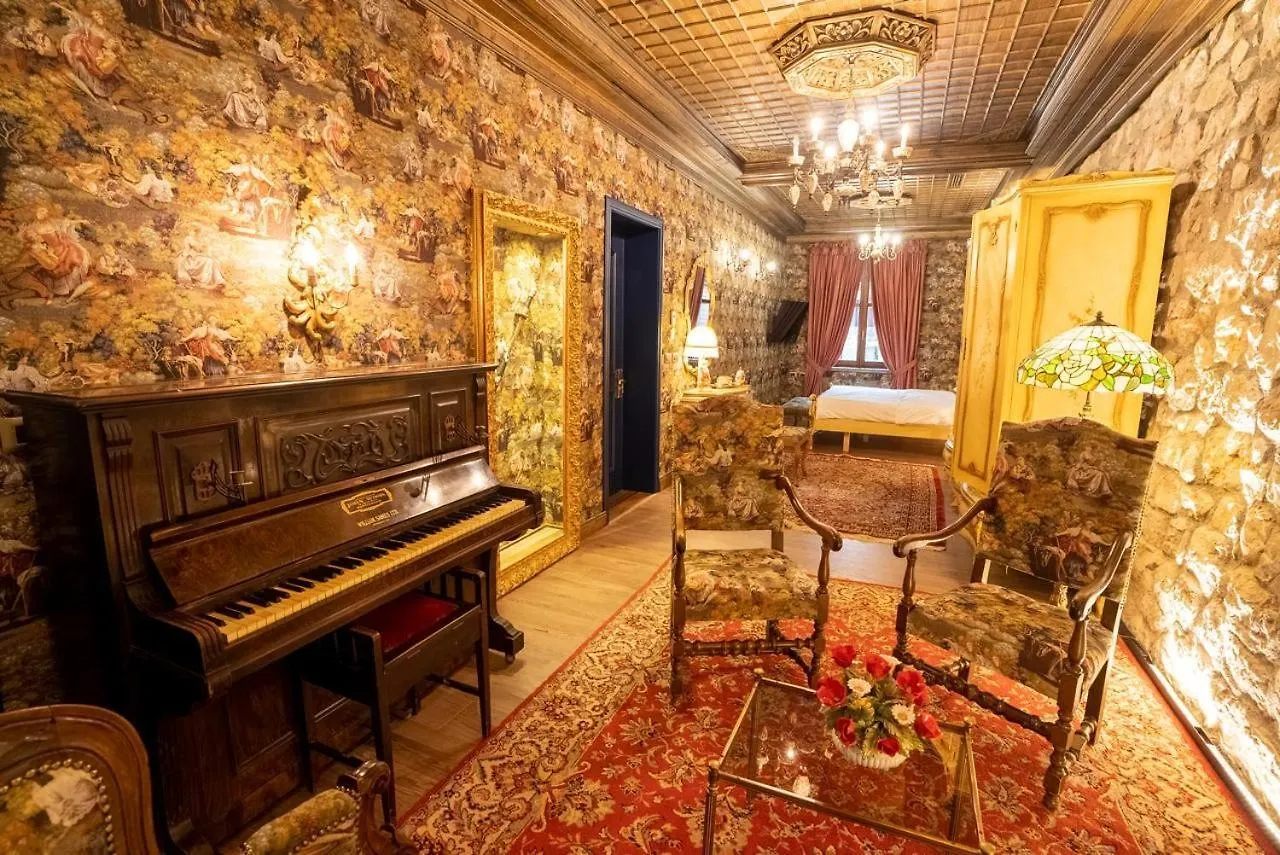 Castle Boutique Hotel 地拉那